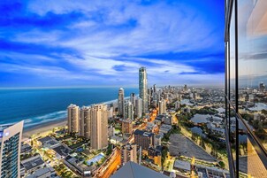 4 Bedroom 2.5 Bathroom Ocean Spa - High Floor Apartment | Balcony