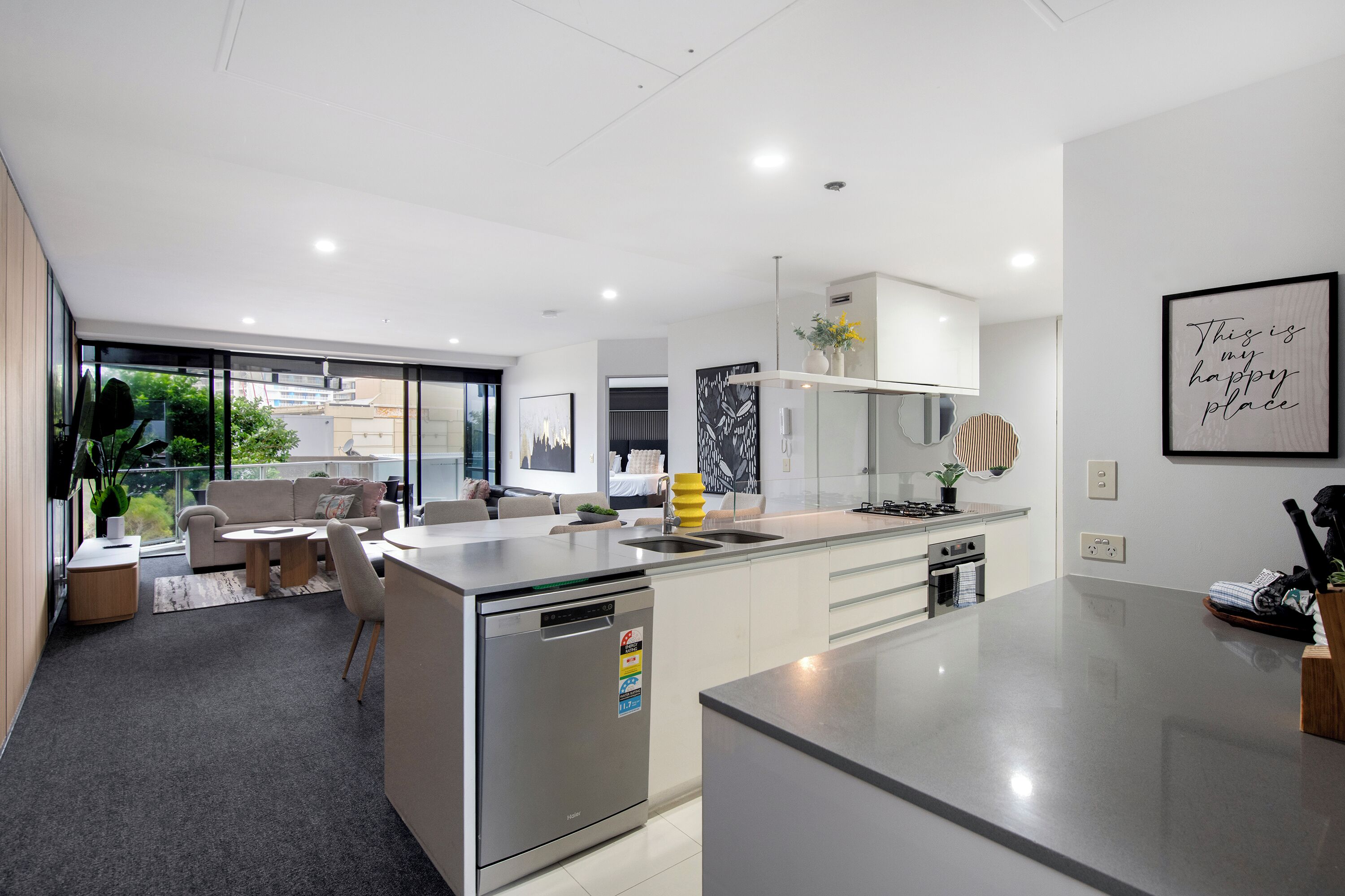 Deluxe Apartment, 3 Bedrooms, Balcony | Private kitchen