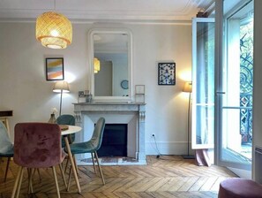 Dining - Home Sweet Home Rochechouart (Paris)