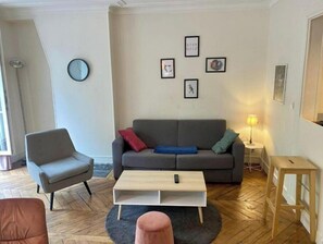 Living area - Home Sweet Home Rochechouart (Paris)