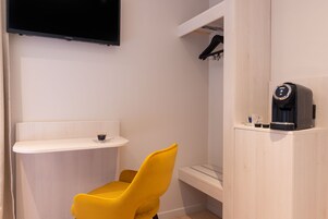 Cortinas blackout, tabla de planchar con plancha y wifi gratis 