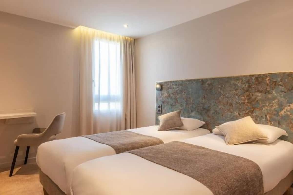 Cortinas blackout, tabla de planchar con plancha y wifi gratis