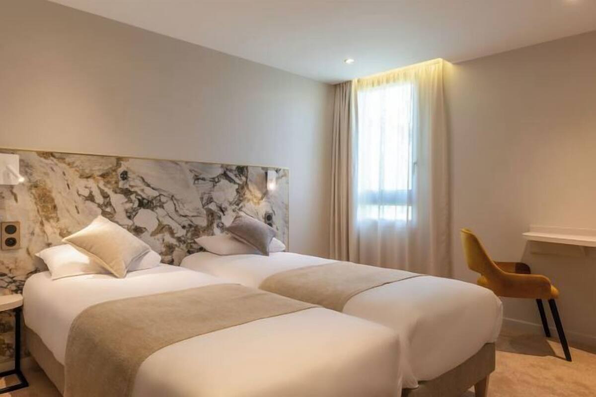 Cortinas blackout, tabla de planchar con plancha y wifi gratis
