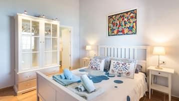 2 slaapkamers, een strijkplank/strijkijzer, gratis wifi, beddengoed