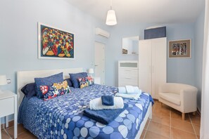 2 slaapkamers, een strijkplank/strijkijzer, gratis wifi, beddengoed