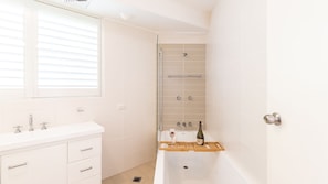 Combined shower/tub - Portofino, 2,7 Laman St - Beautifully styled unit on first floor with stunning views, Air con, Wi-Fi and close to town (Nelson Bay)