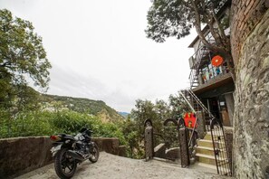 Front of property - Goroomgo Long View Retreat Nainital (Nainital)