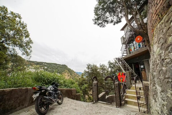 واجهة المنشأة