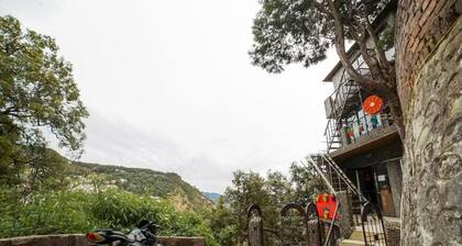 Goroomgo Long View Retreat Nainital