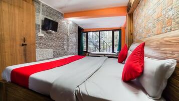 Deluxe Double Room | Egyptian cotton sheets, premium bedding, memory-foam beds, desk