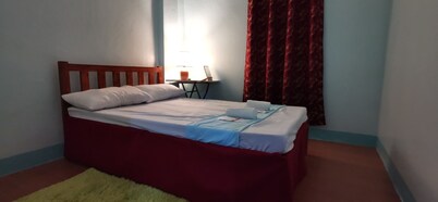 Residential Home Accomodation with Free Parking