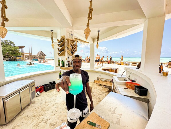 Bar en bord de piscine