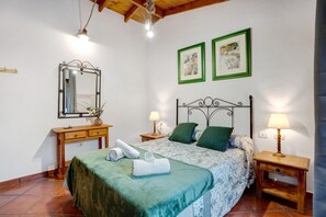 1 habitación, tabla de planchar con plancha, wifi gratis y ropa de cama 