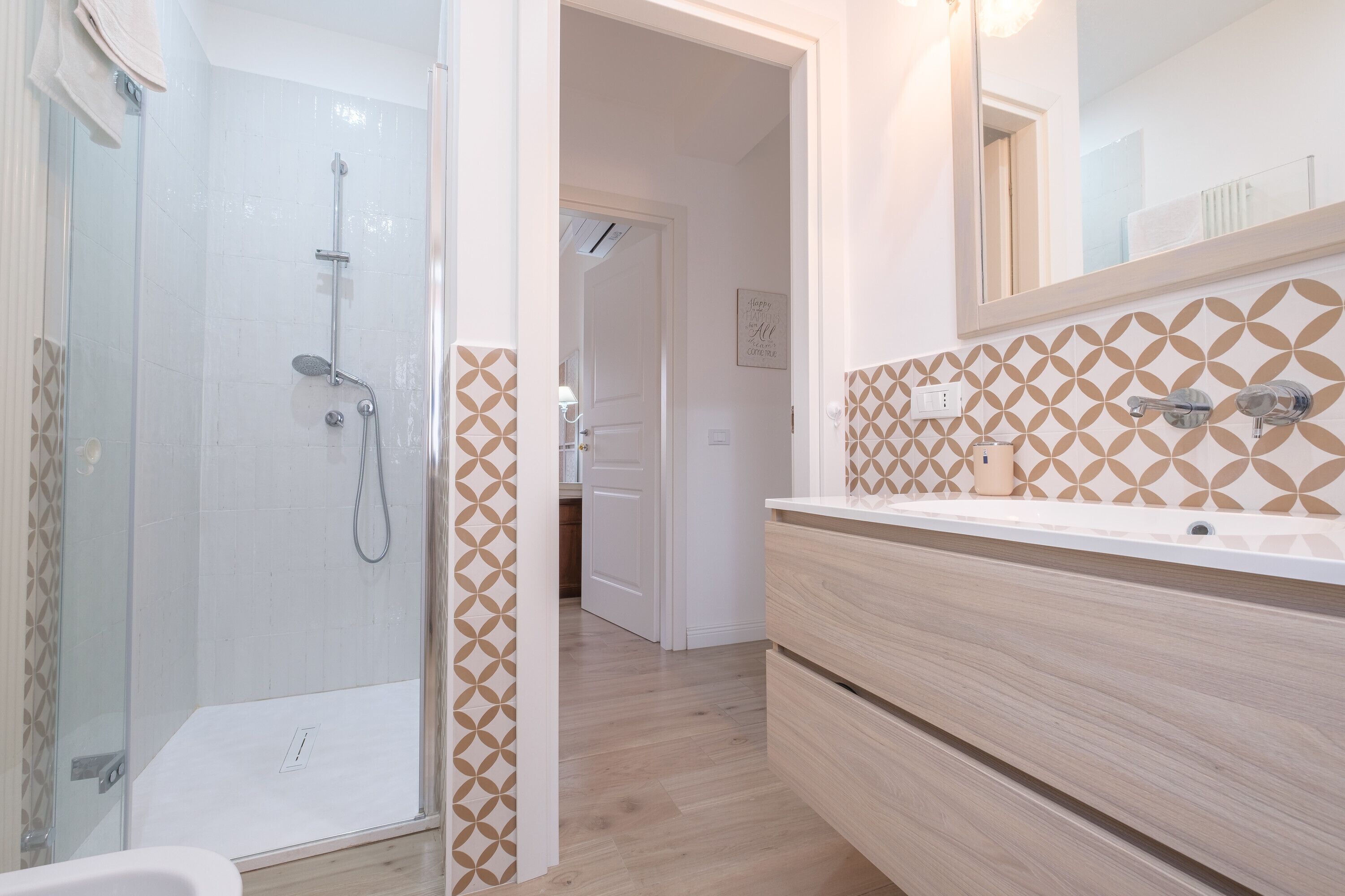 Dusche, Haartrockner, Handtücher