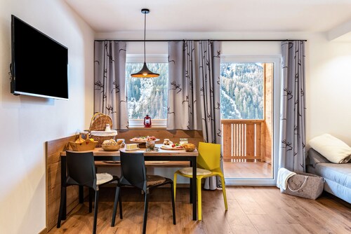 Apartment "Balbeinhof Apt Hirsch" with Mountain View, Balcony & Wi-Fi