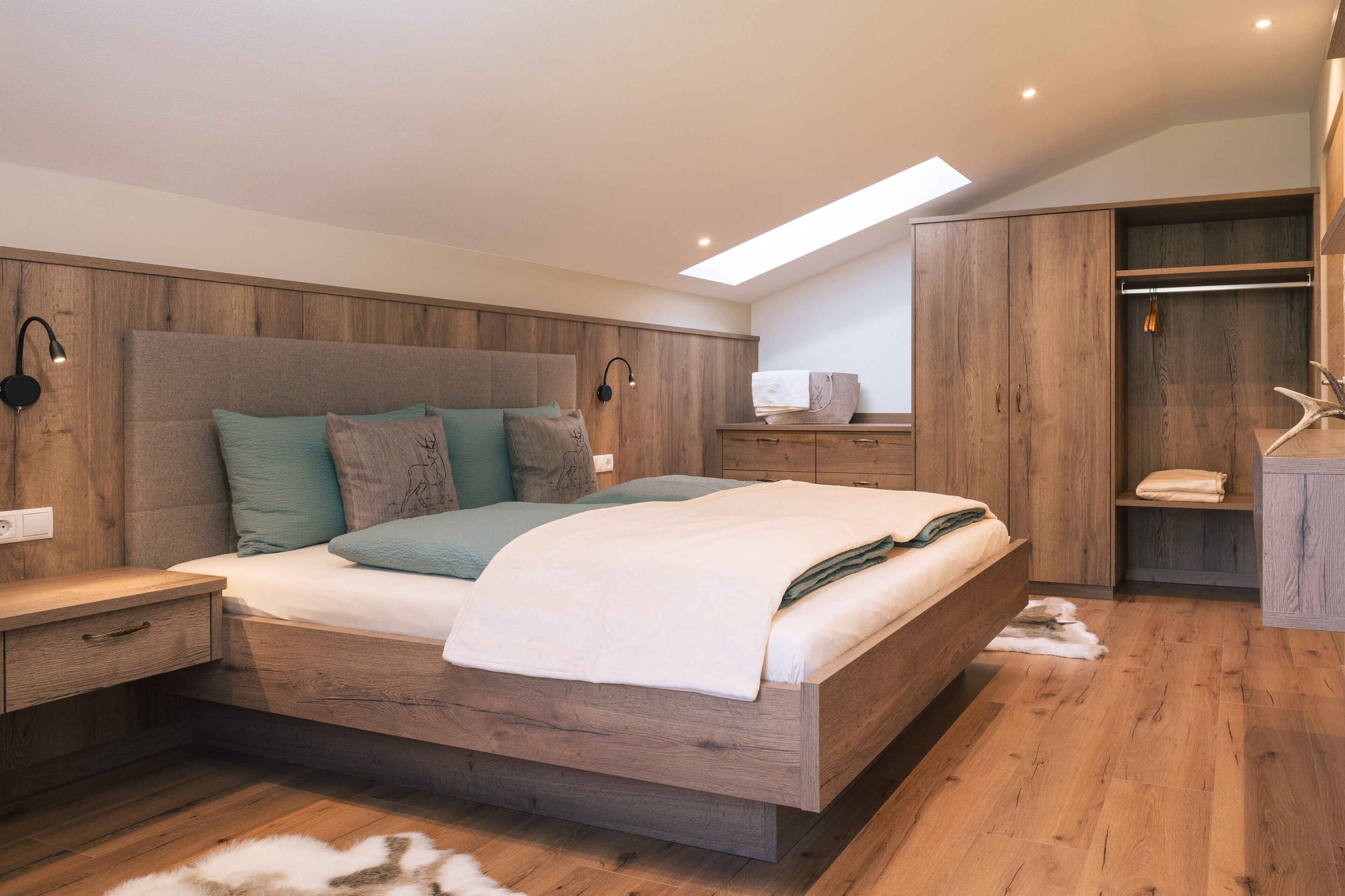 2 bedrooms, desk, free WiFi, bed sheets