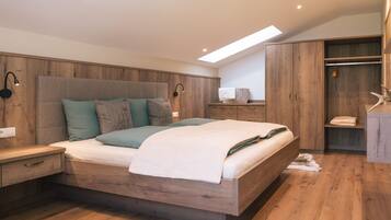 2 bedrooms, desk, free WiFi, bed sheets