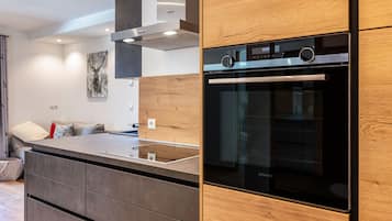 Kühlschrank, Ofen, Herdplatte, Geschirrspüler