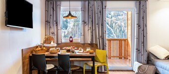 Appartamento "Balbeinhof Apt Hirsch" con vista sulle montagne, balcone e Wi-Fi