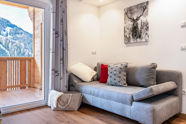 TV, fireplace, ping pong