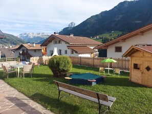 Outdoor dining - Holiday Apartment "Manuela" with Mountain View, Balcony & Wi-Fi (Ortisei)