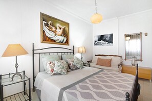 3 slaapkamers, een strijkplank/strijkijzer, gratis wifi, beddengoed
