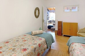 2 bedrooms, iron/ironing board, free WiFi, bed sheets - Vacation home "La Lavanda" with Private Terrace, Pool, A/C & Wi-Fi (Vega de San Mateo)