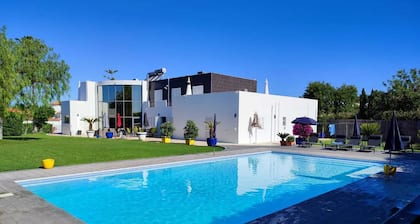 PRIVATE VILLA WITH POOL IN THE ALGARVE AT OLHAO NEAR FARO