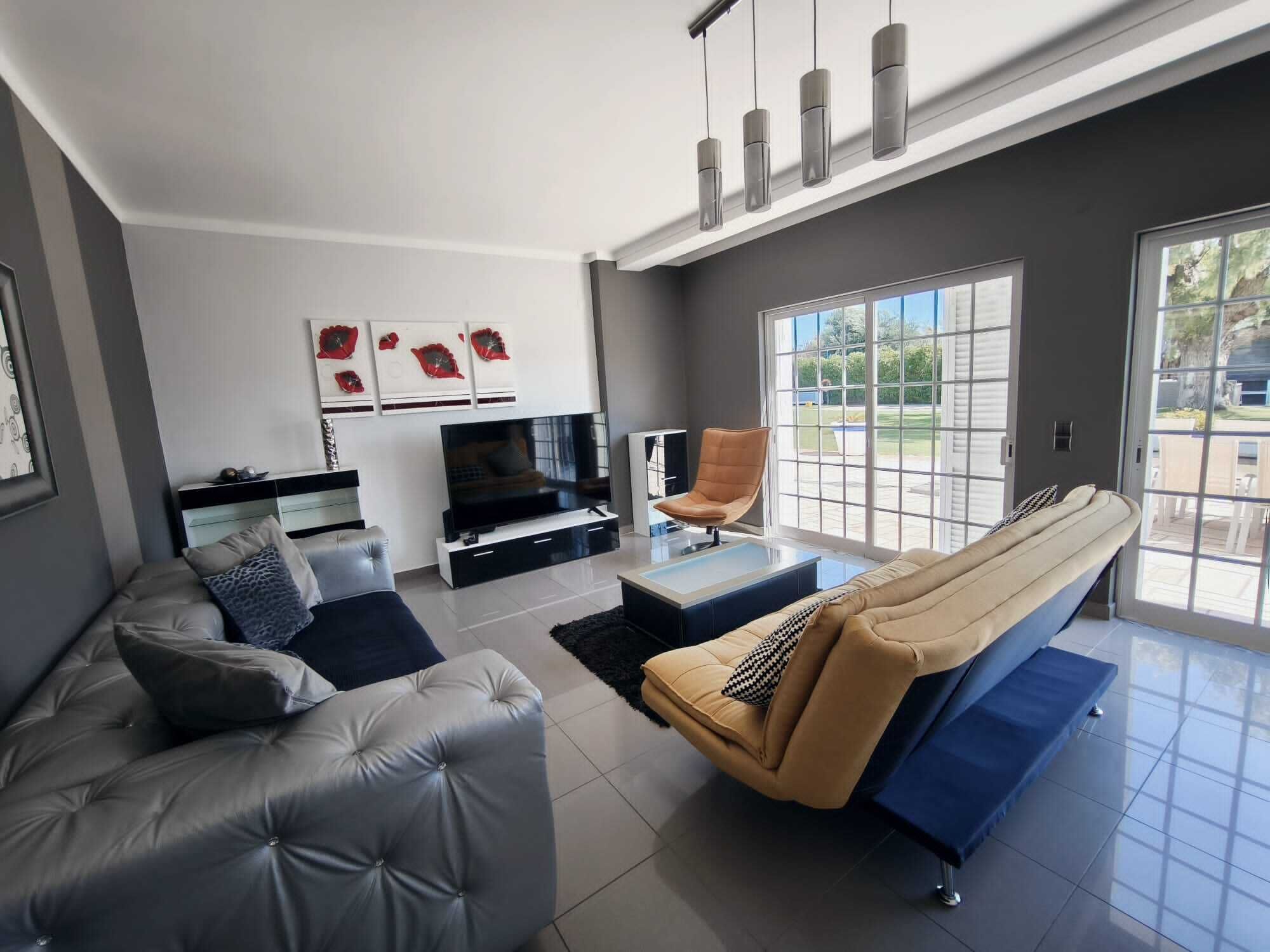 Smart TV, fireplace, table tennis