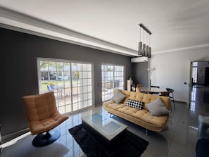 Smart TV, fireplace, table tennis