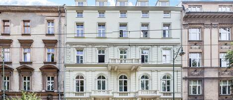 Vista frontal de la propiedad