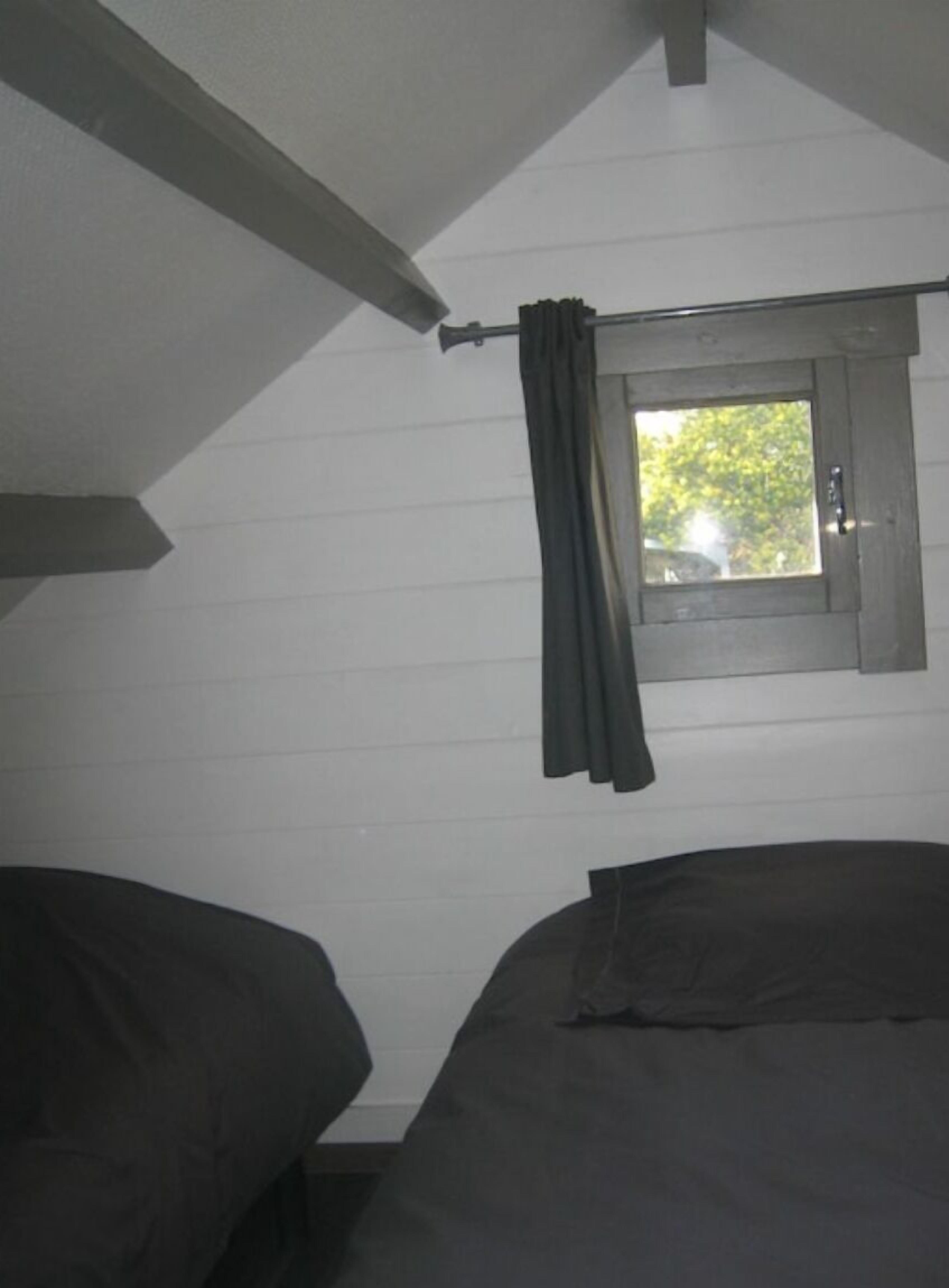 2 bedrooms, bed sheets