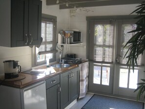 Microwave, oven, stovetop, coffee/tea maker