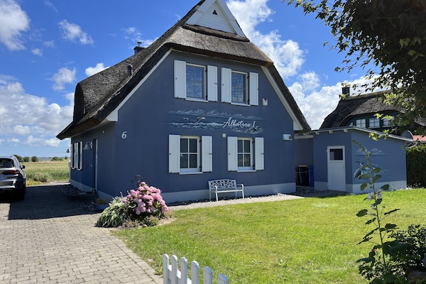 Ferienhaus Albatros 1  (Hofeinfahrt)