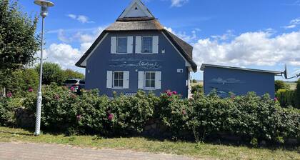 Albatros I***** - Exclusive thatched house on the waterfront