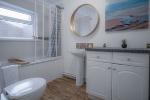 Appartement Confort | Salle de bain | SĂšche-cheveux, serviettes fournies