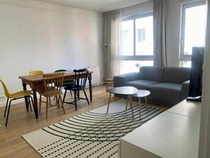 Living area - Home Sweet Home Doudeauville Chateau (Paris)