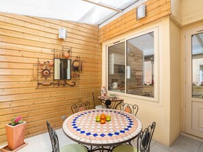 A wooden-paneled room with a round table and chairs, a large window, and a wall-mounted mirror. - BSH - Beaune Rousseau - Parking included (Beaune)