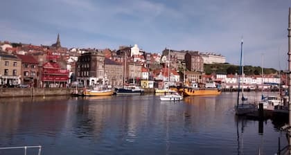 2: Lapwing Sleeps 4 (2 Bedrooms)