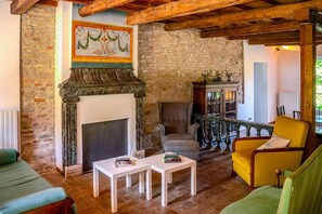 Fernseher, Kamin, DVD-Player, Tischtennisplatte