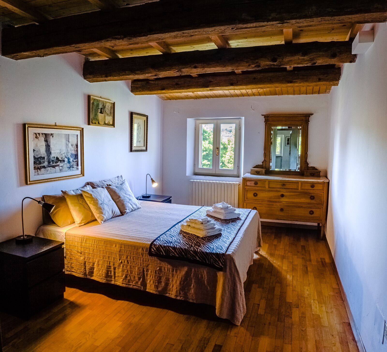 10 chambres, fer et planche à repasser, lit parapluie, Wi-Fi gratuit