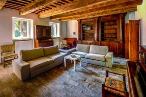 Fernseher, Kamin, DVD-Player, Tischtennisplatte