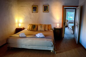 10 Schlafzimmer, Bügeleisen/Bügelbrett, Reisekinderbett