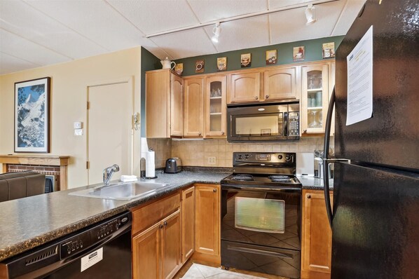 冰箱、微波炉、炉灶、洗碗机