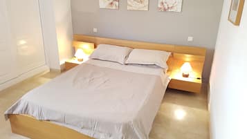 2 dormitorios, caja fuerte, tabla de planchar con plancha