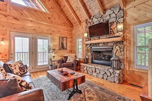 Smart TV, fireplace