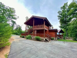 Exterior - Lux cabin Waterfall, Breathtaking Views & Hot Tub! (Sevierville)