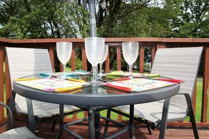 Outdoor dining - Elevated Loch View Cabin with WiFi, Electric Hot Tub and Mountain Views (Dalavich)