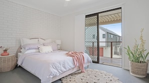 3 bedrooms, iron/ironing board, WiFi, bed sheets - Seamist - 4-6 Flame Street (Evans Head)