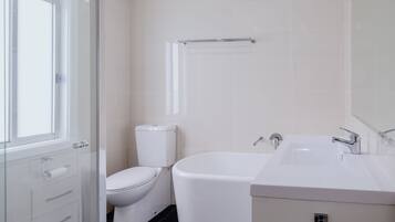 Bathtub